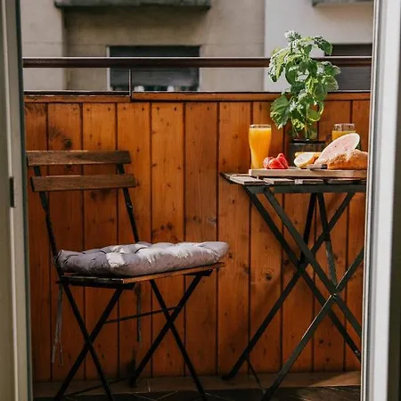 布达中心公寓 *